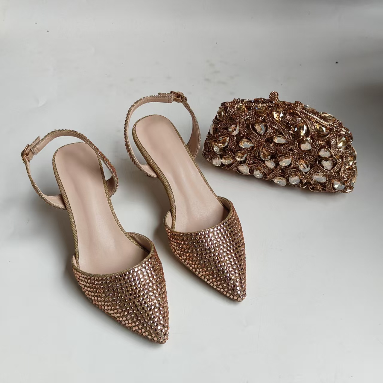 Women Shoes Sandals - Sandały na wysokim obcasie z pełnymi