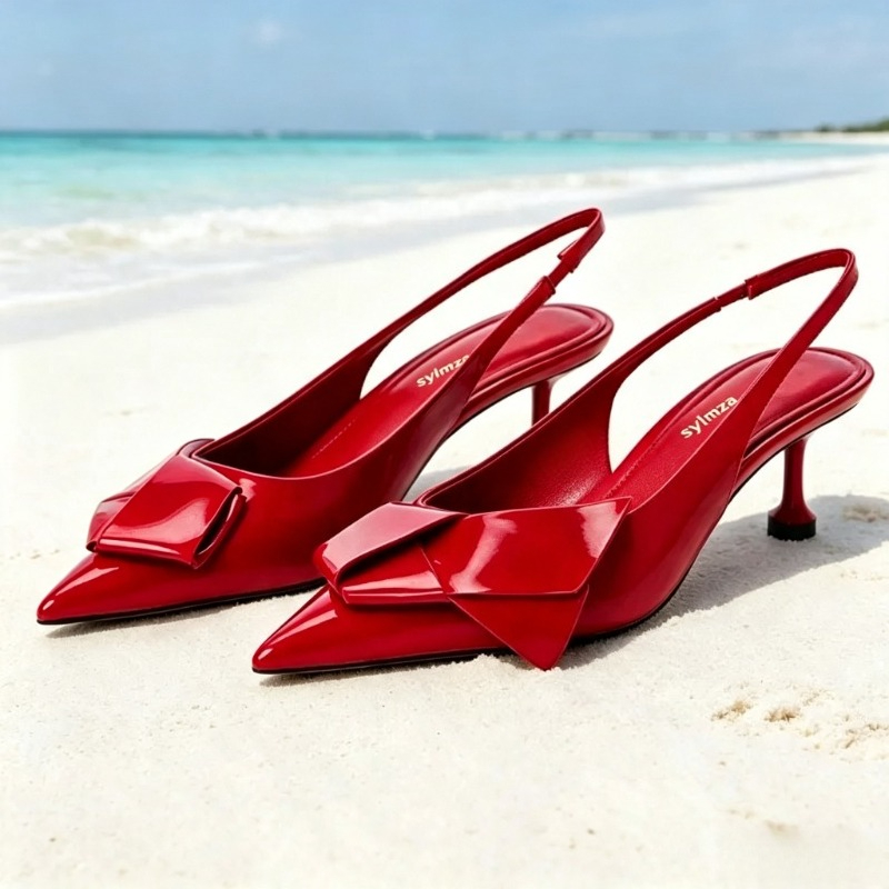 Patent Leather Pump - Czerwone lakierowane czółenka z odkrytą piętą,