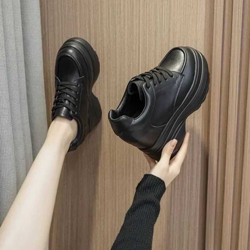 Nowe damskie sneakersy ze skór – Wedge Heeled Sneaker recenzja i cena
