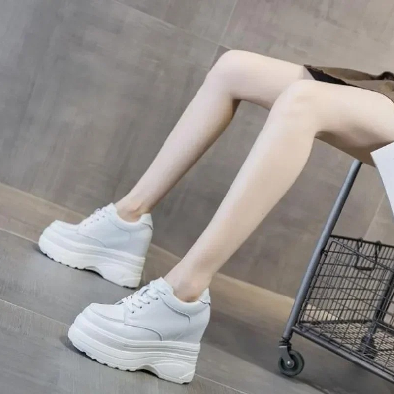 Nowe damskie sneakersy ze skór – Wedge Heeled Sneaker recenzja i cena