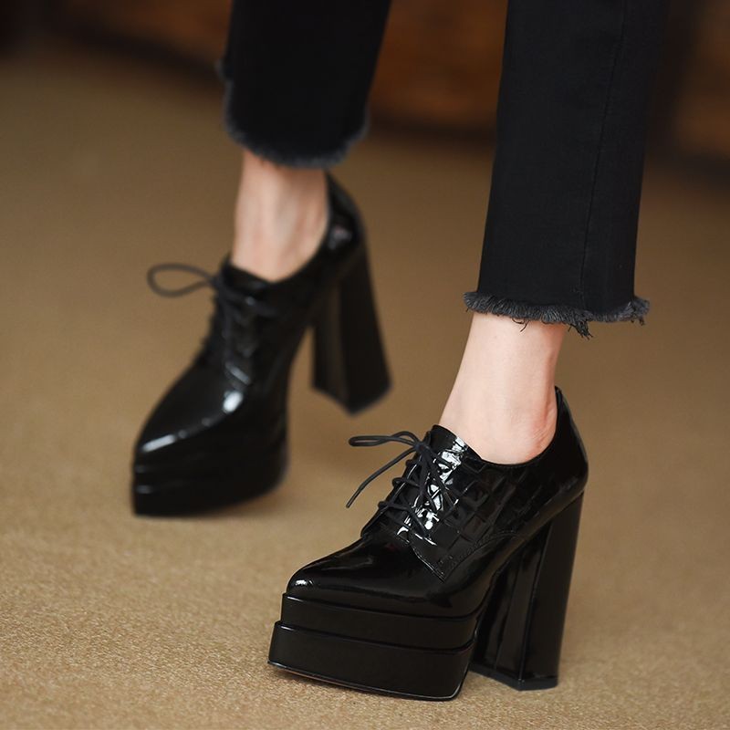 Szpilki z ostrym noskiem, na p – Patent Leather Pump recenzja i cena