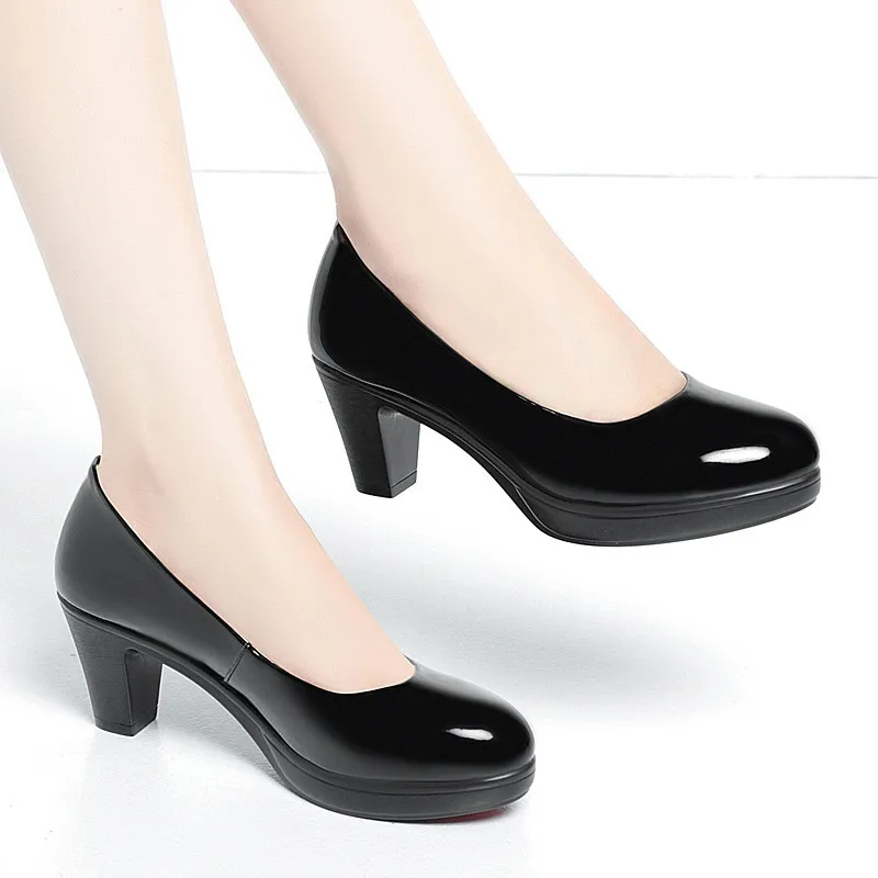 Eleganckie lakierowane czółenk – Patent Leather Pump recenzja i cena