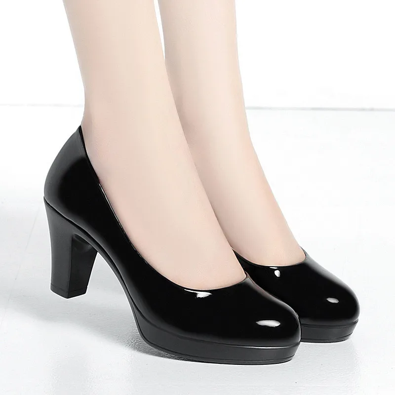 Eleganckie lakierowane czółenk – Patent Leather Pump recenzja i cena