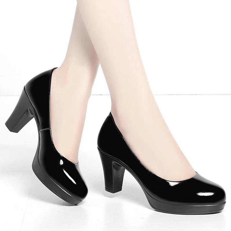 Eleganckie lakierowane czółenk – Patent Leather Pump recenzja i cena