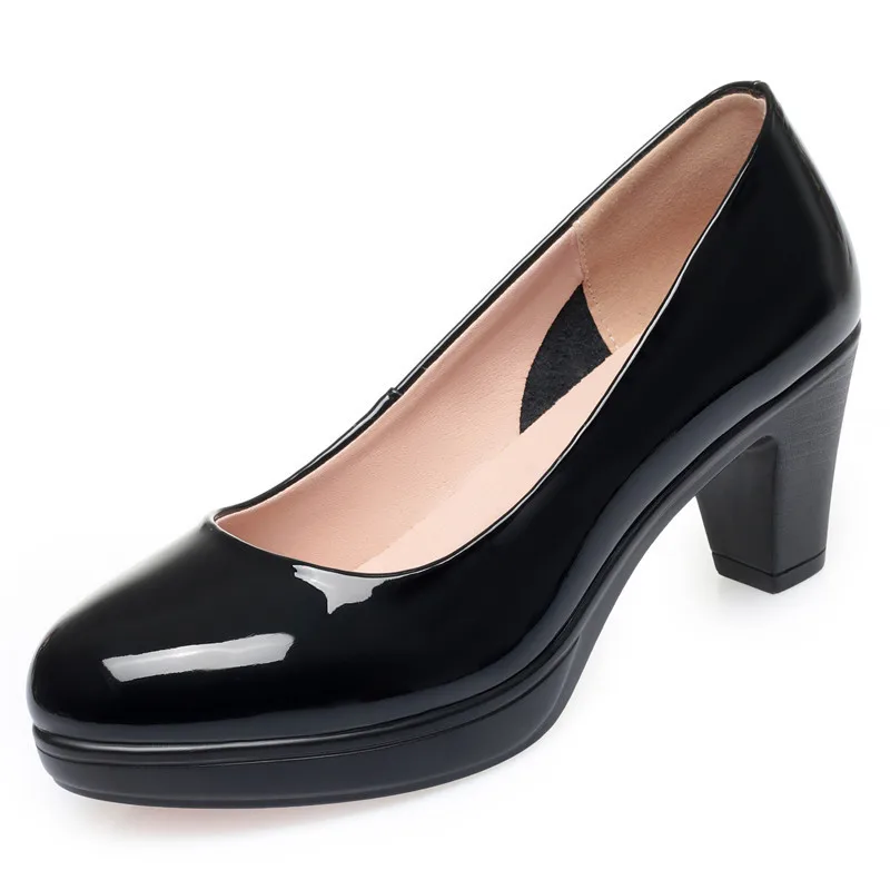 Eleganckie lakierowane czółenk – Patent Leather Pump recenzja i cena