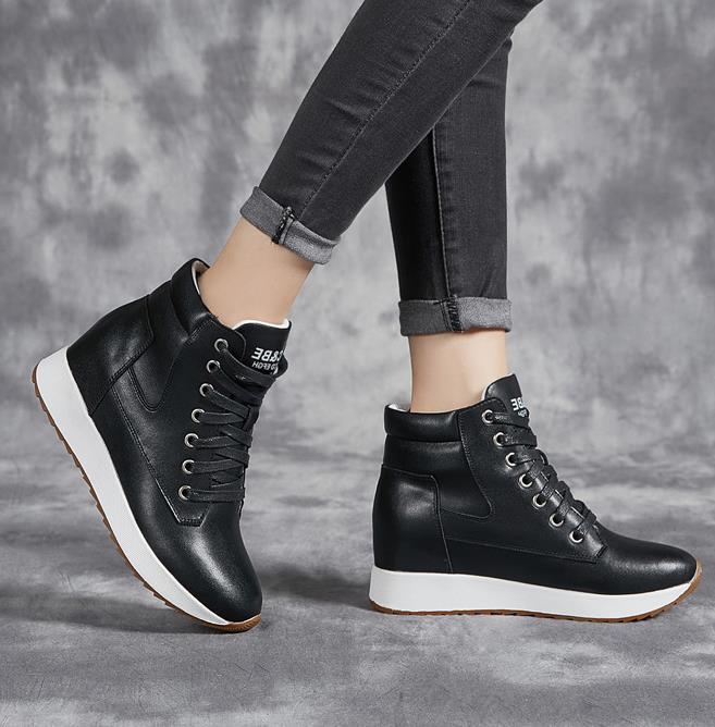 Botki damskie ze skóry natural – Wedge Heeled Sneaker recenzja i cena