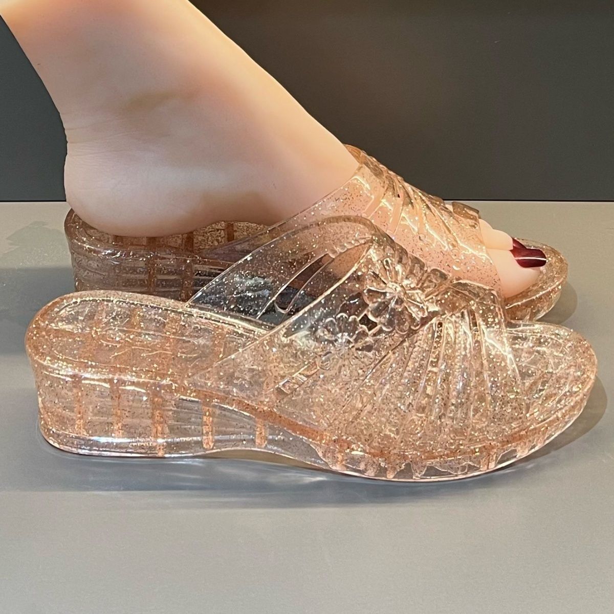 Fioletowe brokatowe sandały na – Wedge Heeled Sneaker recenzja i cena