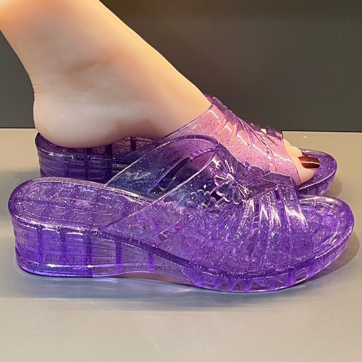 Fioletowe brokatowe sandały na – Wedge Heeled Sneaker recenzja i cena